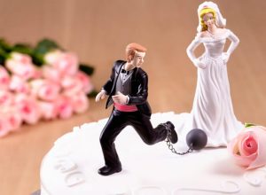 6 actitudes para reconocer a un hombre con miedo al compromiso