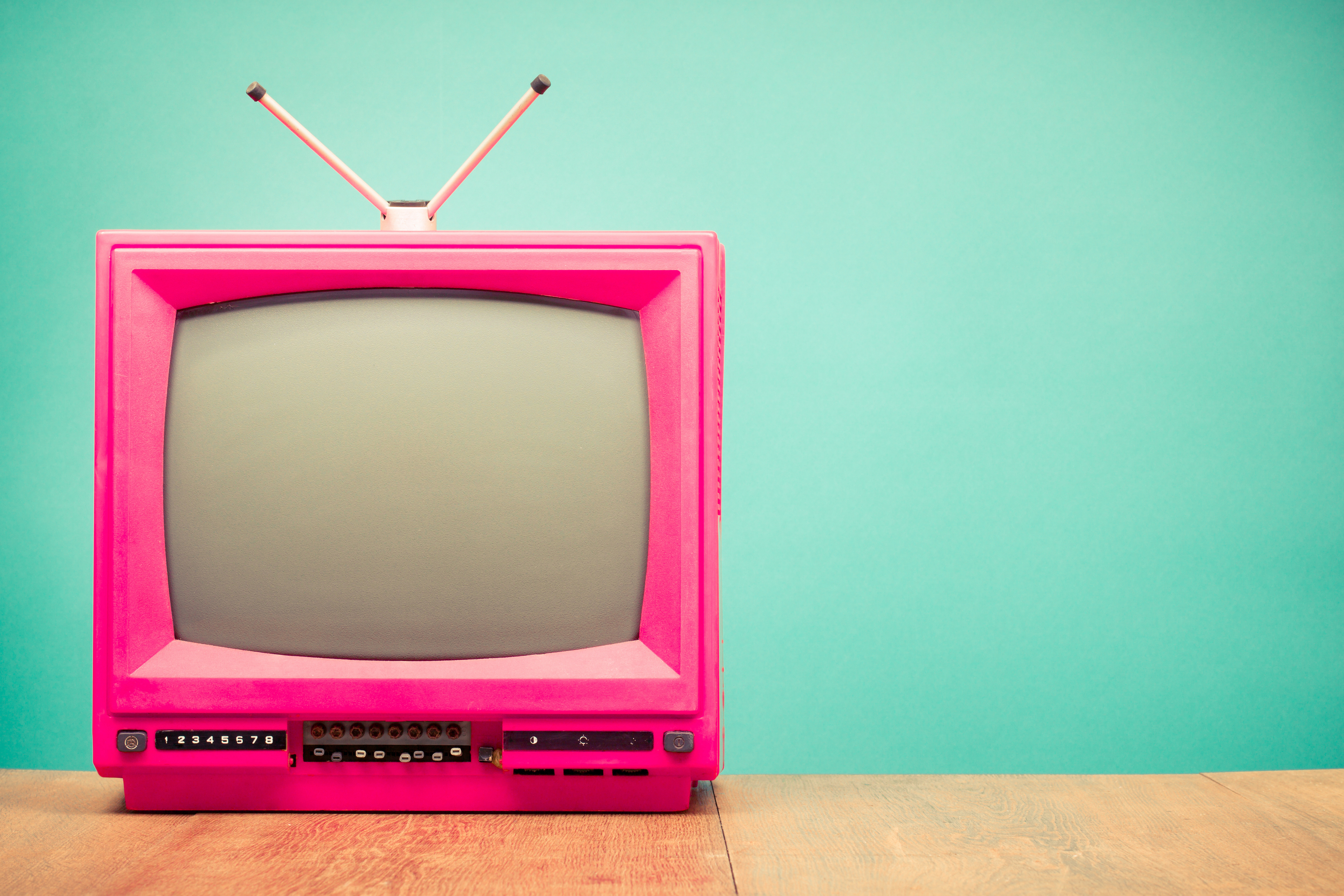 Телевизор знаешь. Ретро телевизор. Розовый телевизор. Старый квадратный телевизор. Ретро телевизор розовый.