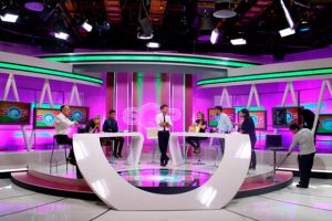 Panelista de "S.Q.P." habría renunciado a CHV para llegar a "Intrusos"