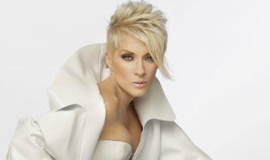 ¡Estupenda! Yuri se lució en bikini a sus 53 años