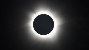 Descubre las formas para seguir el eclipse anular de sol de este domingo
