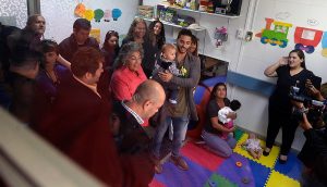 Carola Varleta y Maluma visitaron a niños en centro médico