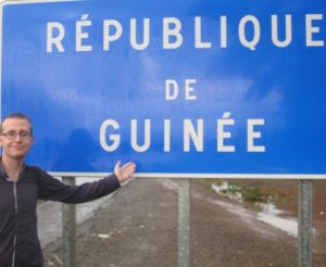 Joven de 28 años se dedica a recorrer el mundo con solo $16 mil diarios