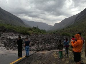 ‪#FMDOSTeInforma Frente de mal tiempo en la cordillera provoca aluviones y crecidas de río‬ Maipo