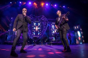 Río Roma llenó de amor el Movistar Arena