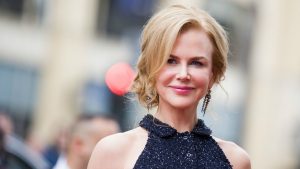 Nicole Kidman sorprende con jugado escote en los premios BAFTA