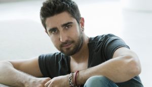 Alex Ubago saluda a la UC y a su compatriota por el torneo nacional