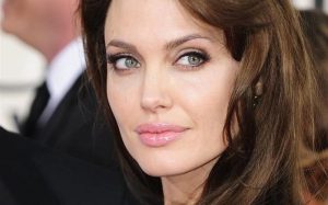 ¿Angelina Jolie encontró un nuevo amor?
