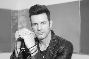 Axel contó cómo fue el momento de la explosión del avión en que viajaba