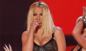 ¡Ups! Britney Spears sufre percance con su escote