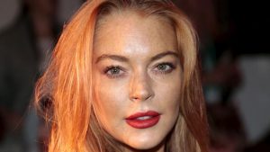 Lindsay Lohan lució irreconocible en una alfombra roja
