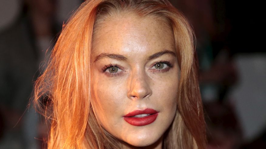 Lindsay Lohan lució irreconocible en una alfombra roja