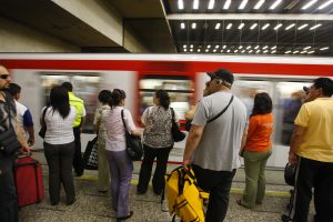 Este es el crudo relato de un haitiano discriminado en el Metro que todos comentan