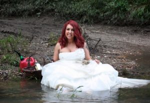 Esta mujer se divorció de su pareja y esto fue lo que hizo con el vestido de novia