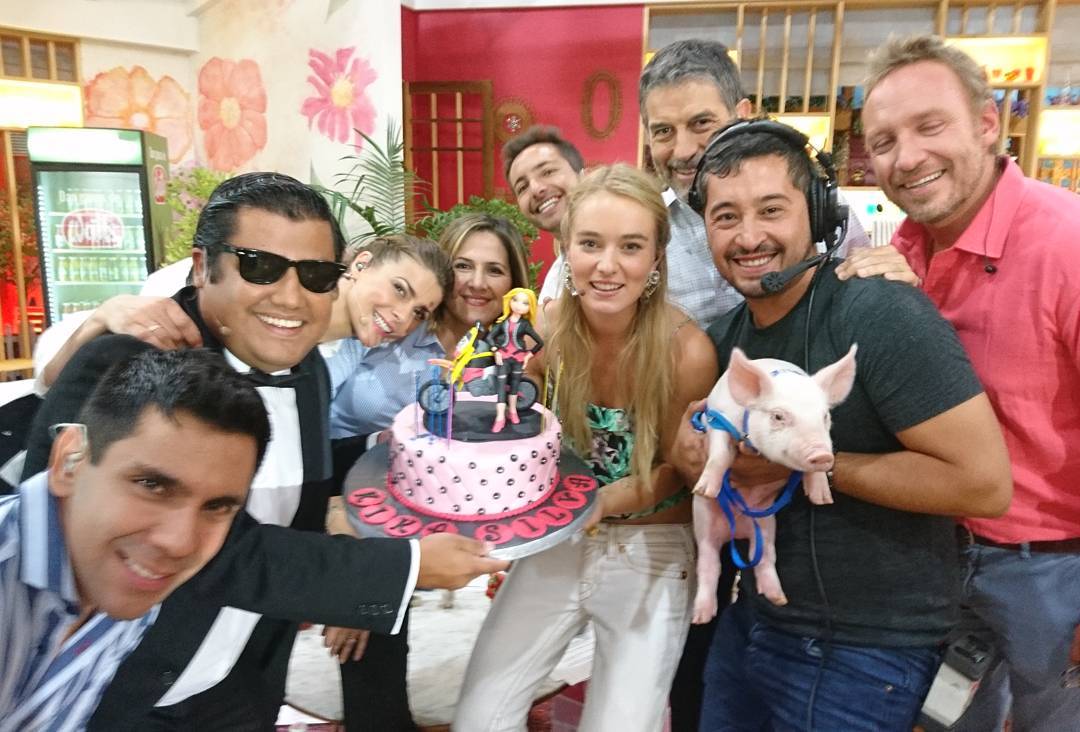 Kika Silva y el equipo de "Bienvenidos" en su cumpleaños