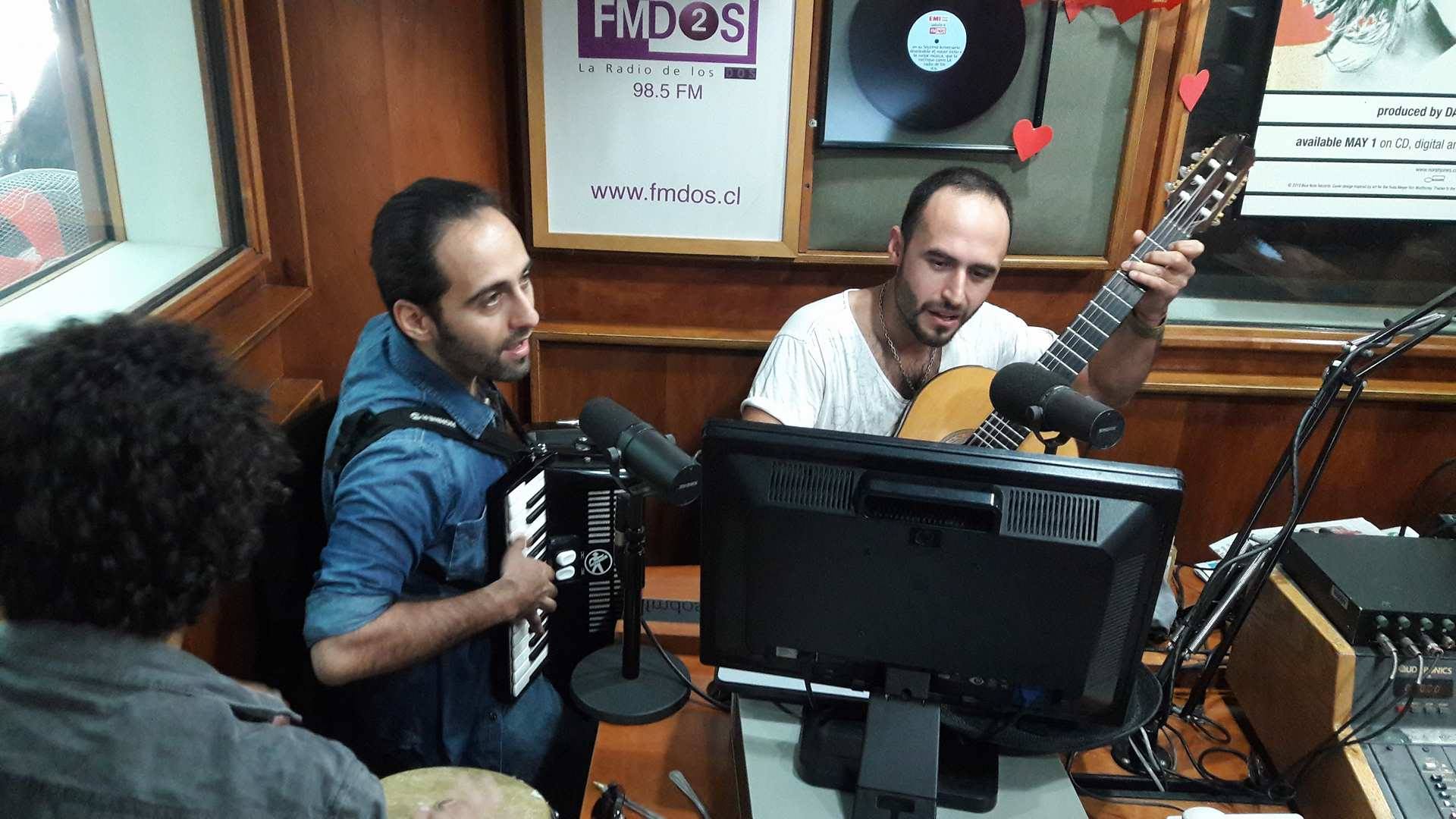Los Vásquez en FMDOS: música en vivo y sorpresas sobre su tercer disco
