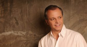 Actriz denuncia que Alberto Plaza la estafó en el musical "Que cante la vida"