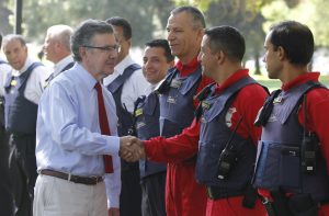 Joaquín Lavín entrega elementos de defensa personal a inspectores municipales de Las Condes