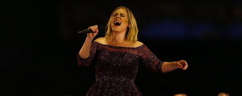Adele cantando 