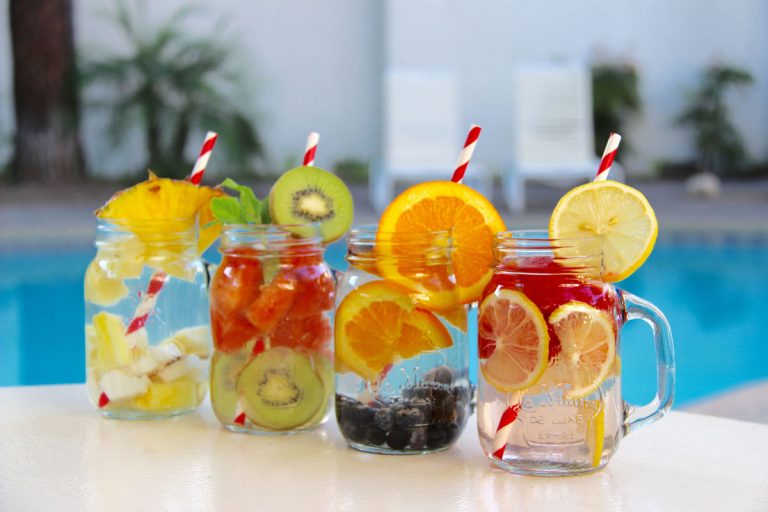 ¡Prepara estas aguas saborizadas en casa!