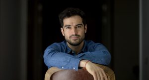 Alfonso Herrera muestra cómo es la paternidad con divertidas escenas junto a su hijo