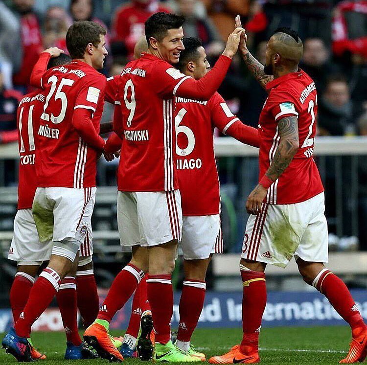 Arturo Vidal junto a su equipo, Bayer Munich de Alemania