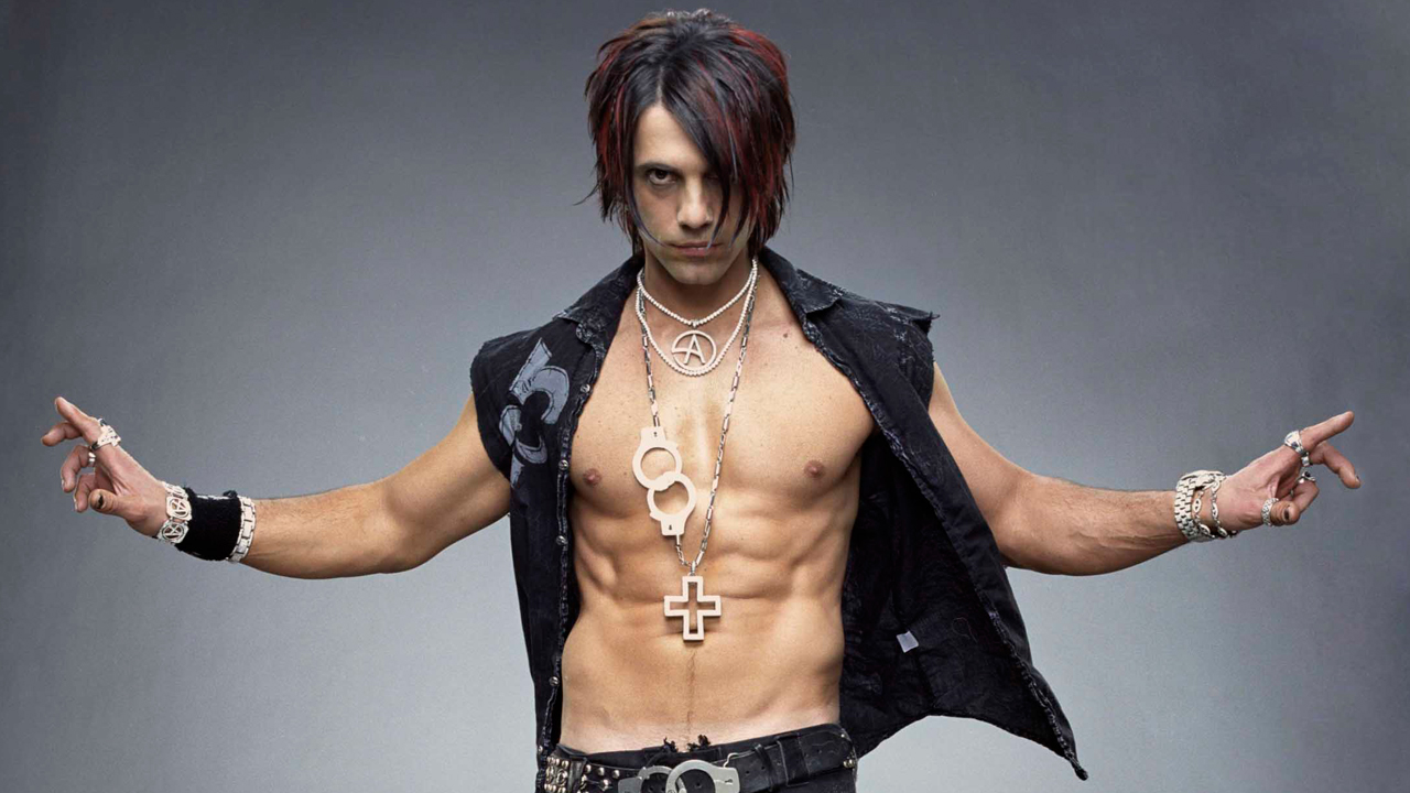 Falló uno de los trucos de Criss Angel y terminó en el hospital