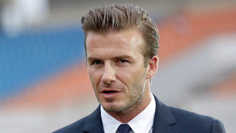 David Beckham luce irreconocible