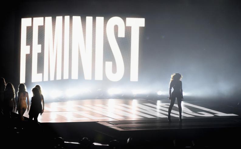 Logo feminista en concierto de Beyoncé