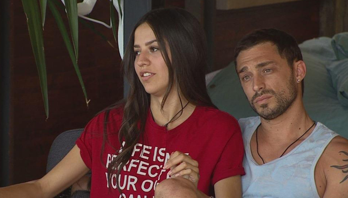 Pareja al interior del reality