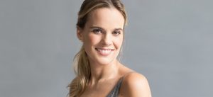 Javiera Suárez corta su pelo tras perderlo debido a su tratamiento