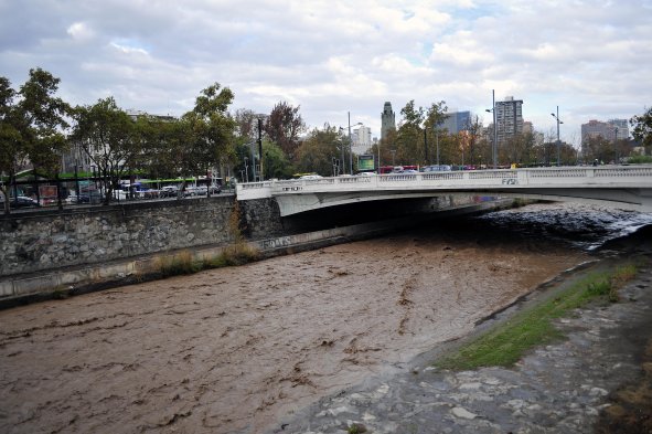 Río Mapocho derrame