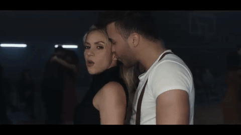 Shakira y Prince Royce en el video de "Deja vu"