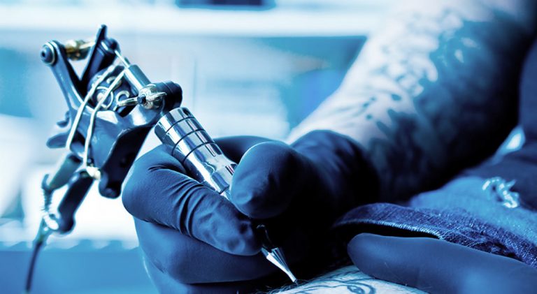 Conoce por qué un tatuaje se convirtió en un bastión de la lucha feminista en Estados Unidos