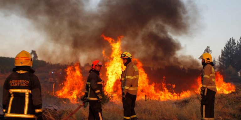 Periodista chileno es reconocido por su labor en incendios que afectaron al país