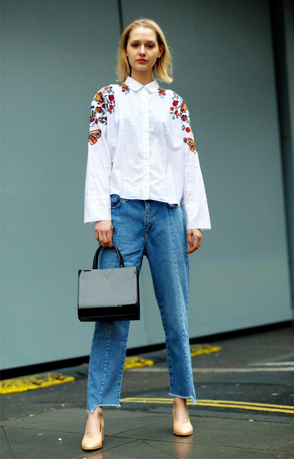 blusa con bordados mangas