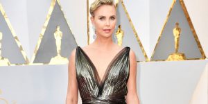 Charlize Theron confesó que ocupa Tinder para encontrar pareja