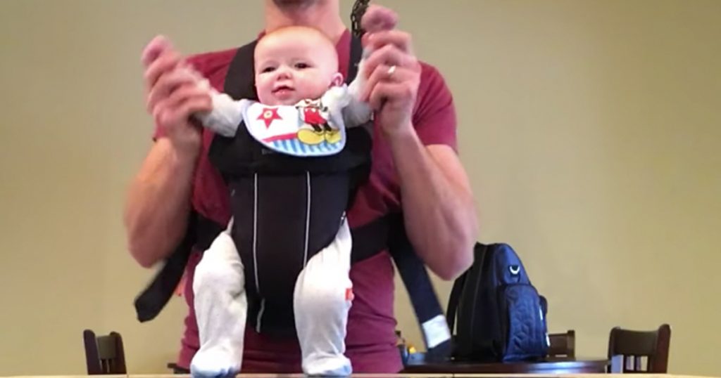 Mira el divertido baile de este bebé al estilo de Michael Jackson