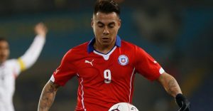 Eduardo Vargas sorprende con nuevo look