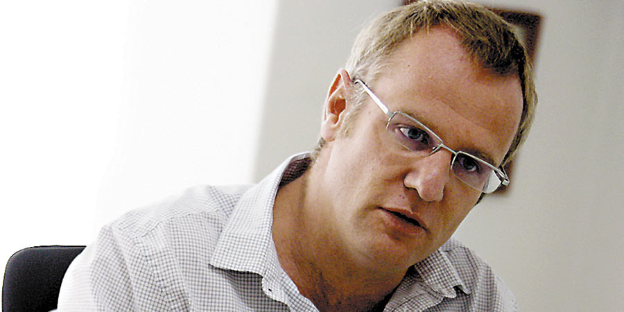 Redes sociales en llamas por video del diputado Felipe Kast vestido de mujer