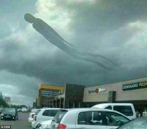 Revelaron la verdad tras foto de extraña figura humana entre las nubes