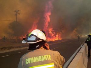 #FMDOSTeInforma Alerta roja en Valparaíso en el sector de Las Palmas