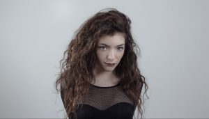 Lorde rompe el silencio y confiesa que padece extraña condición