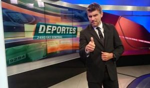 Periodista deportivo Manuel de Tezanos sufrió chascarro en vivo por culpa de sus amigos
