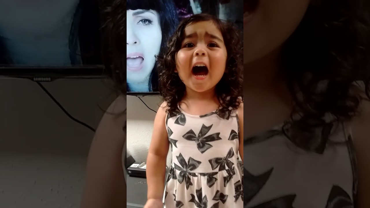 ¡Aww! Mira a la mini Mon Laferte que revoluciona las redes sociales