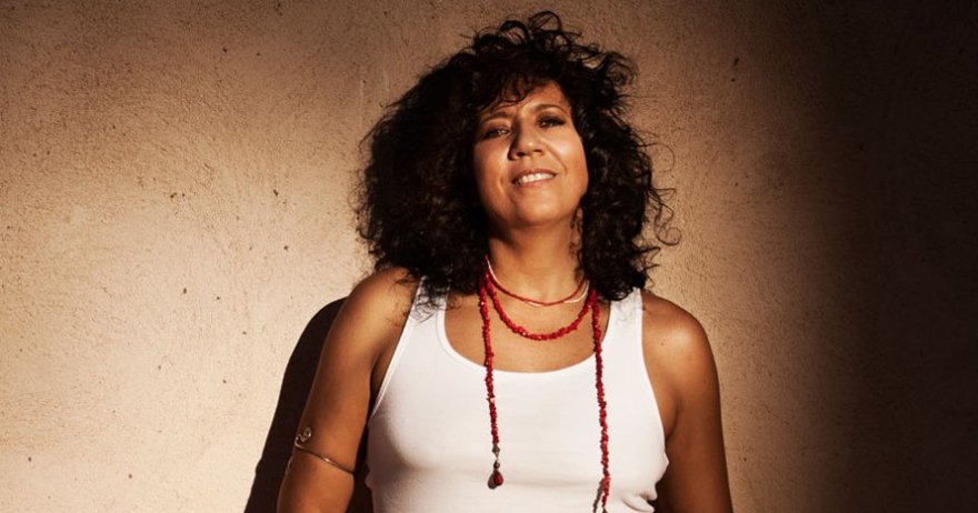 #AlertaDeEstreno ¡Rosana estrena el video de "En la memoria de la piel"!