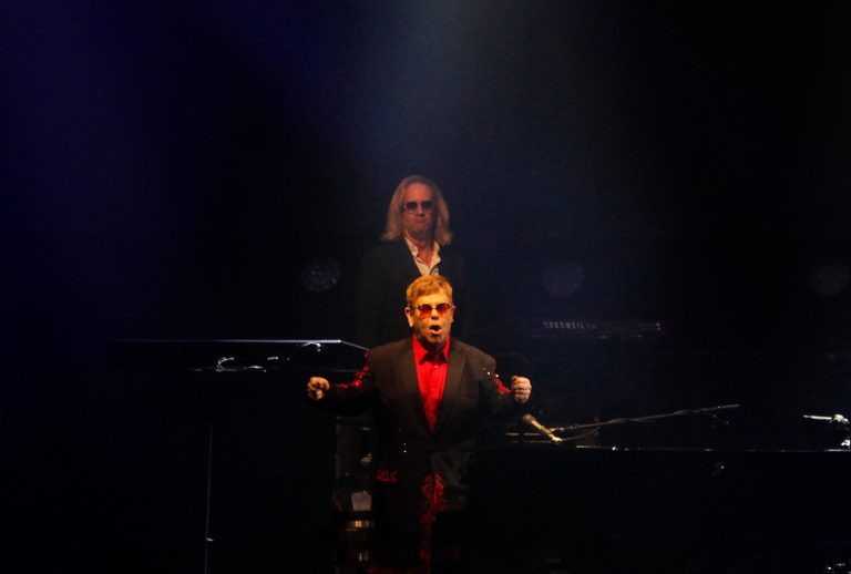 Elton John habría contraído en Chile infección potencialmente mortal