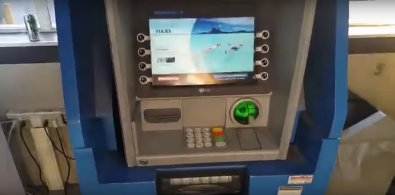 Video enseña a descubrir cuando un cajero automático está intervenido