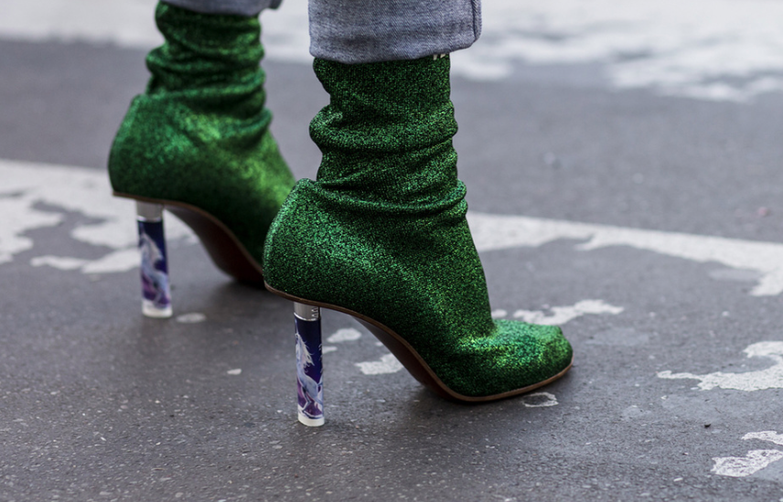 Zapatos de colores causan furor en las redes sociales