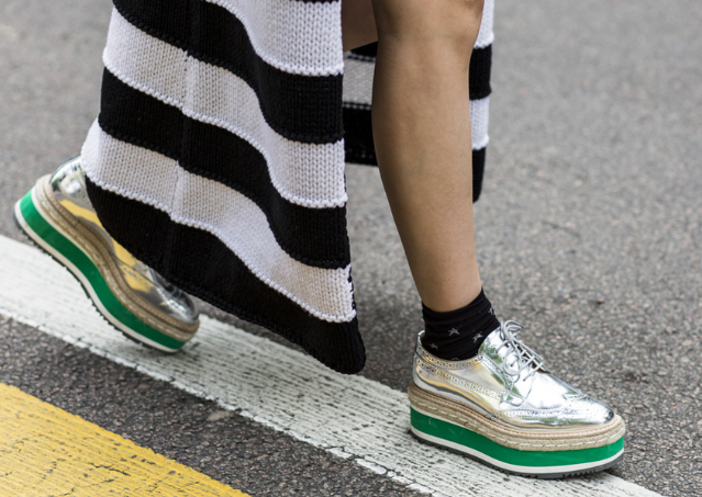 Zapatos de colores causan furor en las redes sociales